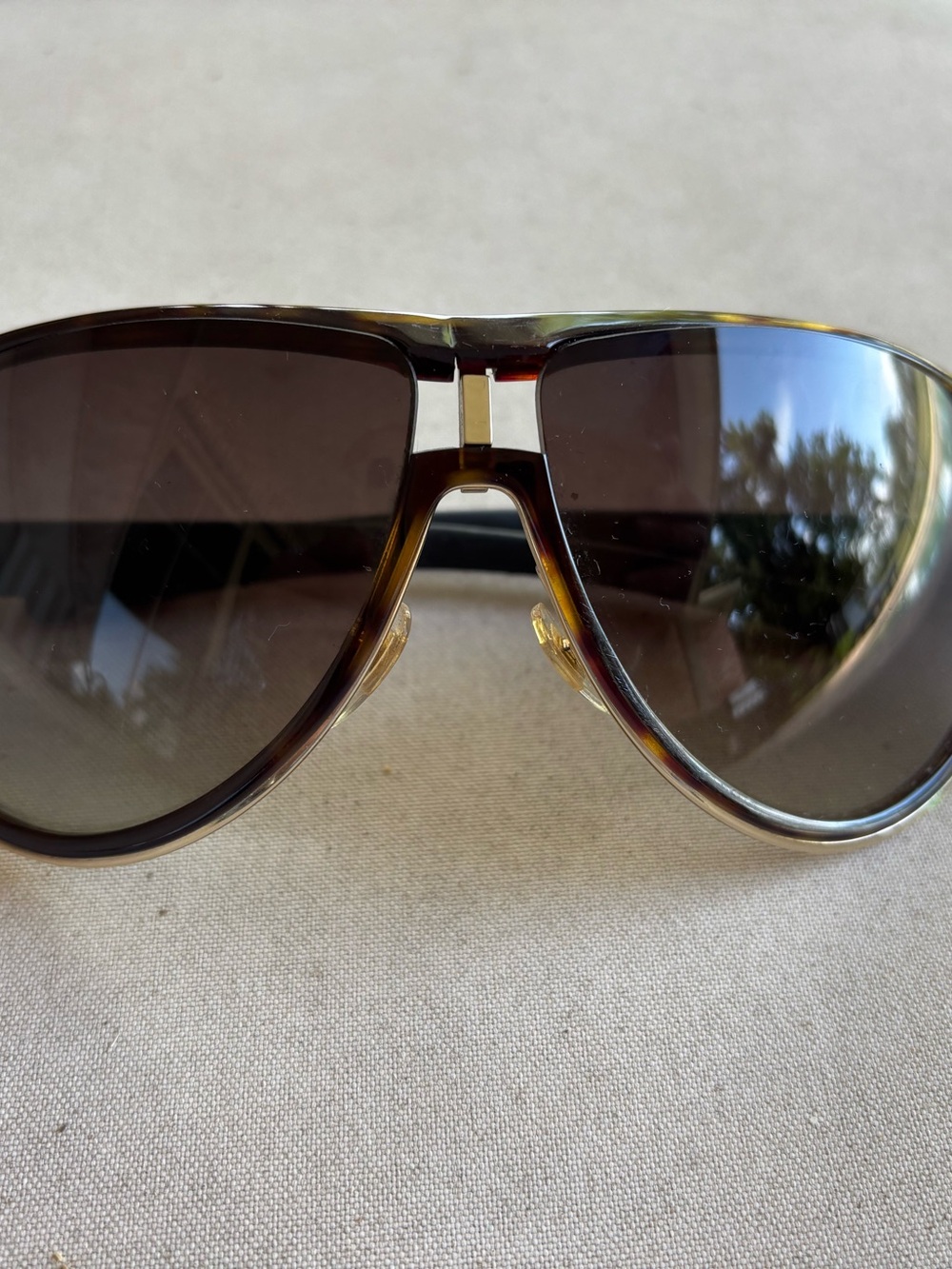 Authentic Gucci sunglasses in excellent condition with case and cleaning cloth